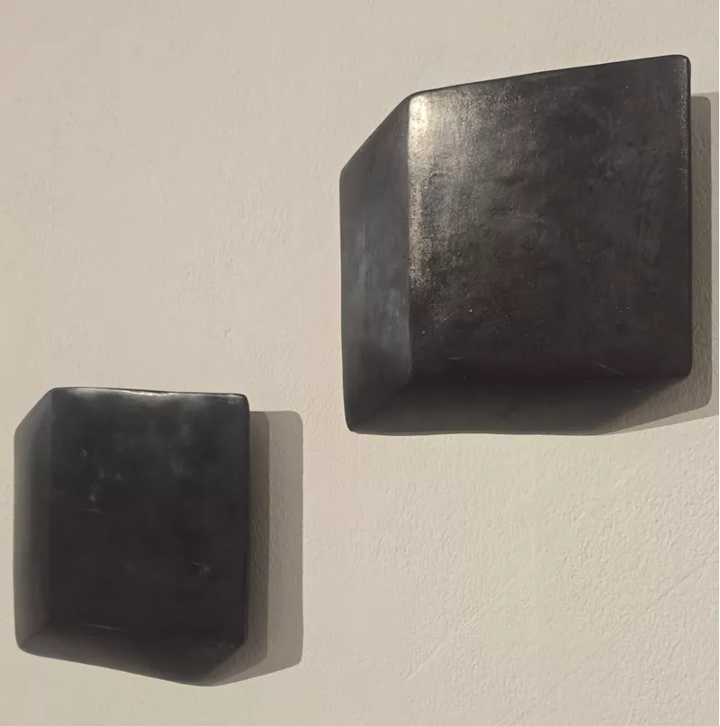&amp;lt;그림자의 숨&amp;gt; 일부 2010-2026, Clay, smoke-fired, Dimensions variable